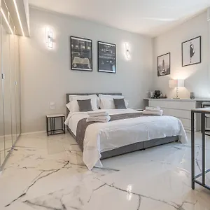 Apartment Moscova Luxury New, Milan
